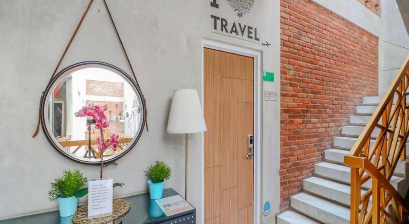 The Batik Bed And Coffee Bandung Hotel Exterior photo